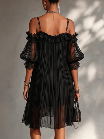 VITTORIA | MINIVESTIDO NEGRO DE GASA CON TIRANTES QUE DEJAN LOS HOMBROS AL DESCUBIERTO Y RIBETE DE ENCAJE.