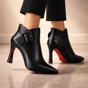 ALBA | Botas de firma con tacón extragrande y hebilla