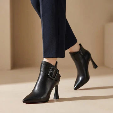 ALBA | Botas de firma con tacón extragrande y hebilla