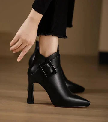 ALBA | Botas de firma con tacón extragrande y hebilla