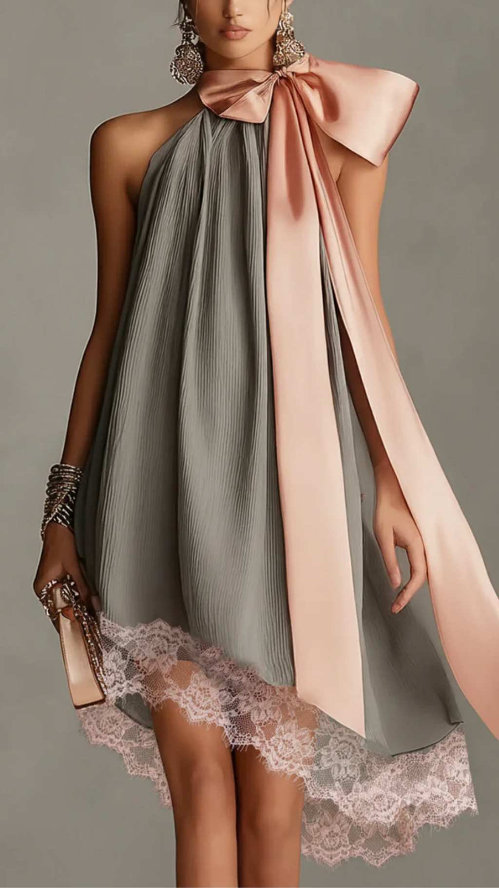 BEATRICE | MINIVESTIDO GRIS DE SATÉN CON LAZO ROSA Y ENCAJE