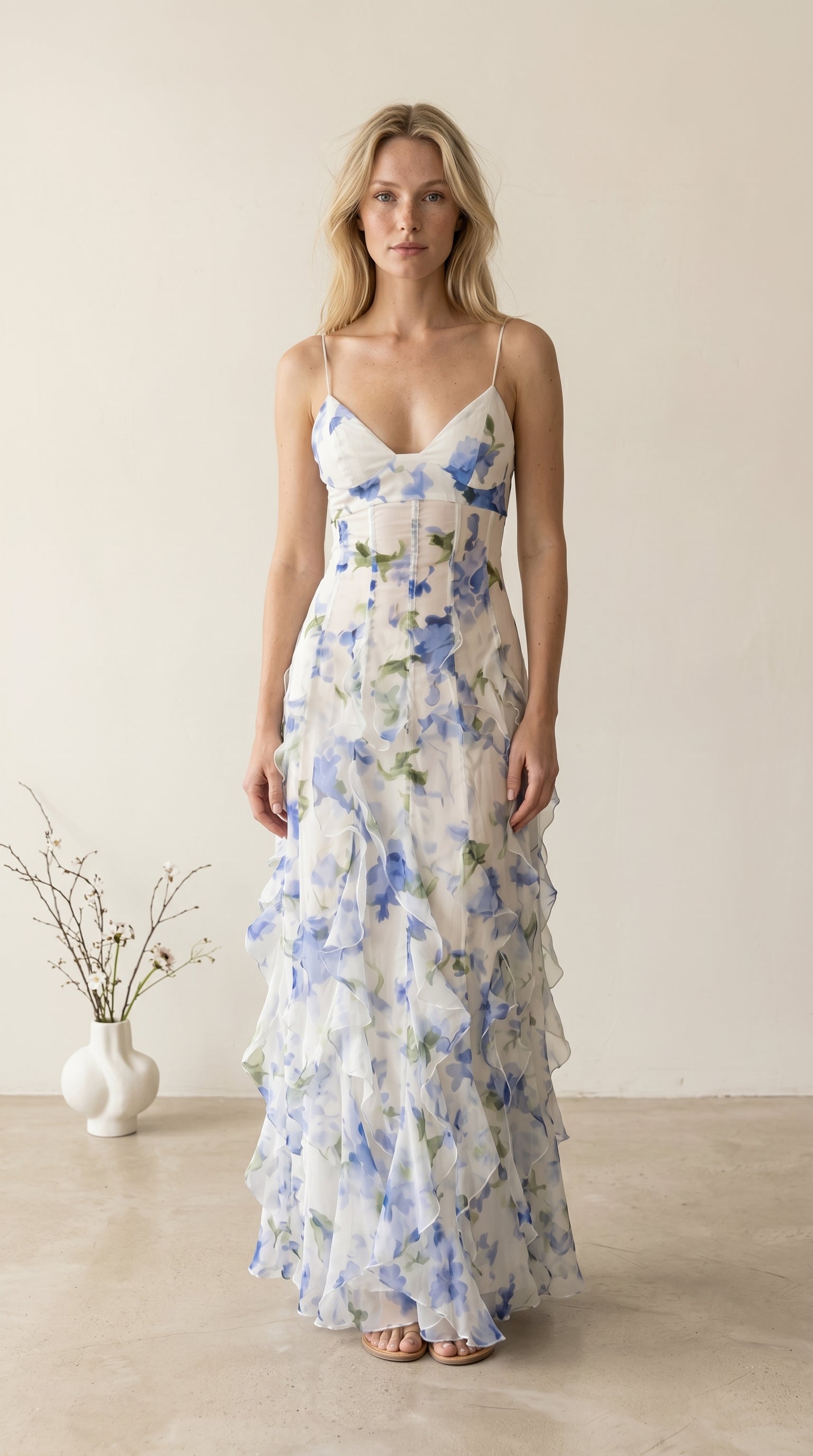 Uri | Vestido midi floral con volantes