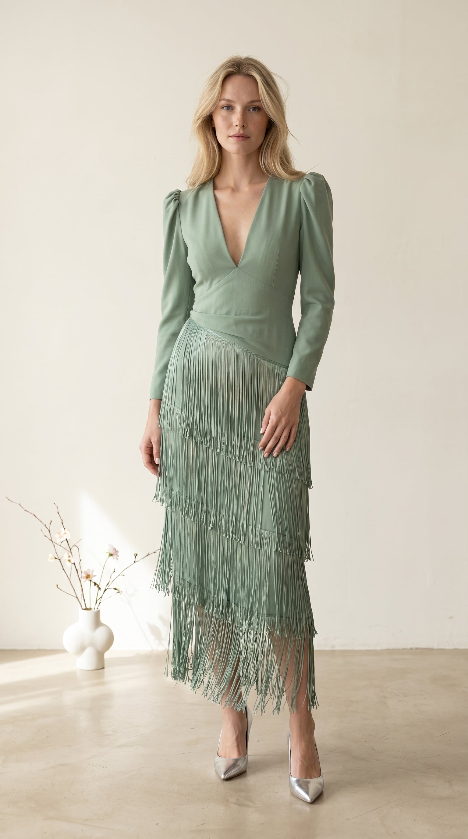 Chiara | Elegante vestido con mangas con flecos