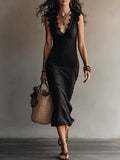 ADRIANA | VESTIDO MIDI NEGRO SIN MANGAS CON ESCOTE EN V Y RIBETE DE ENCAJE